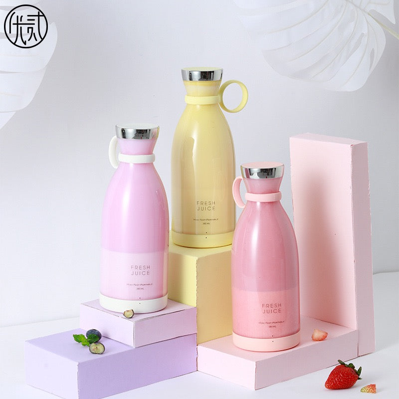 Portable cordless electric juicer